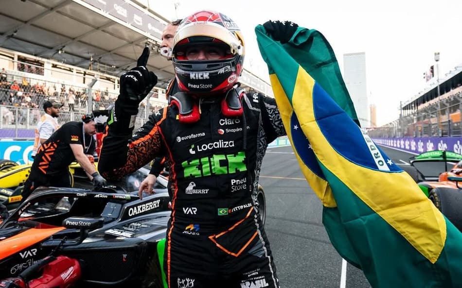 Enzo Fittipaldi comemorando na Fórmula 2 (Foto: Reprodução/Instagram: @enzofitti)