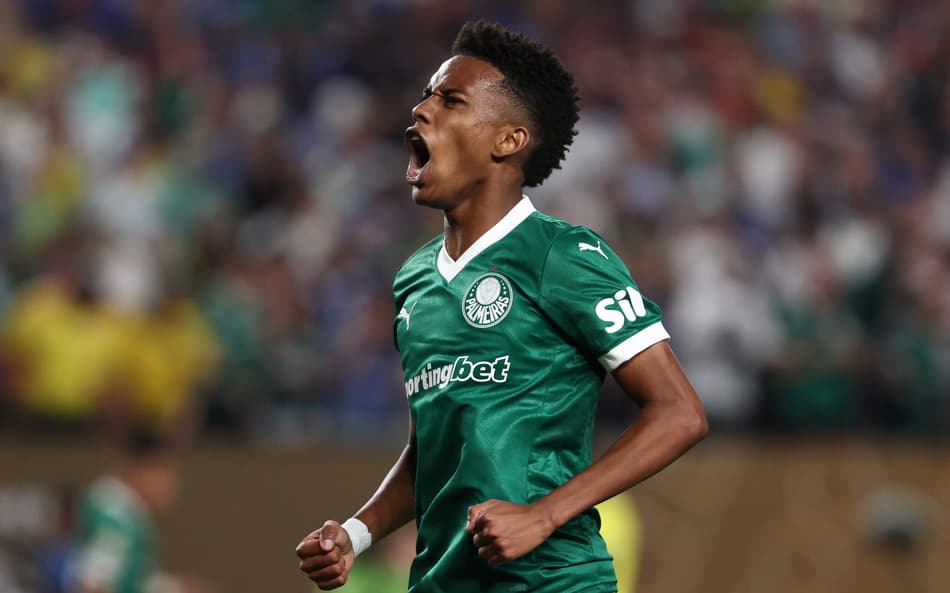 Estêvão comemora seu gol contra o Chelsea no Mundial de Clubes
