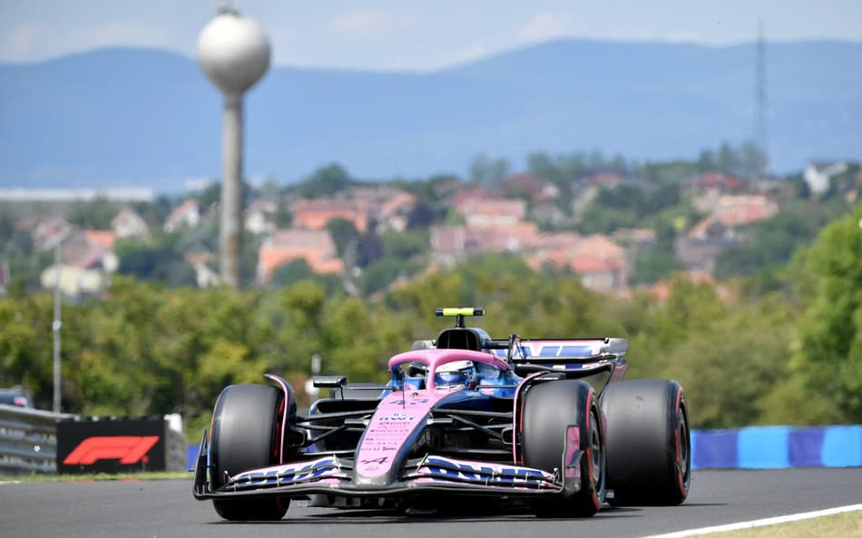 Franco Colapinto, da Alpine, durante GP da Hungria na F1 2025 (Foto: Ferenc ISZA / AFP)