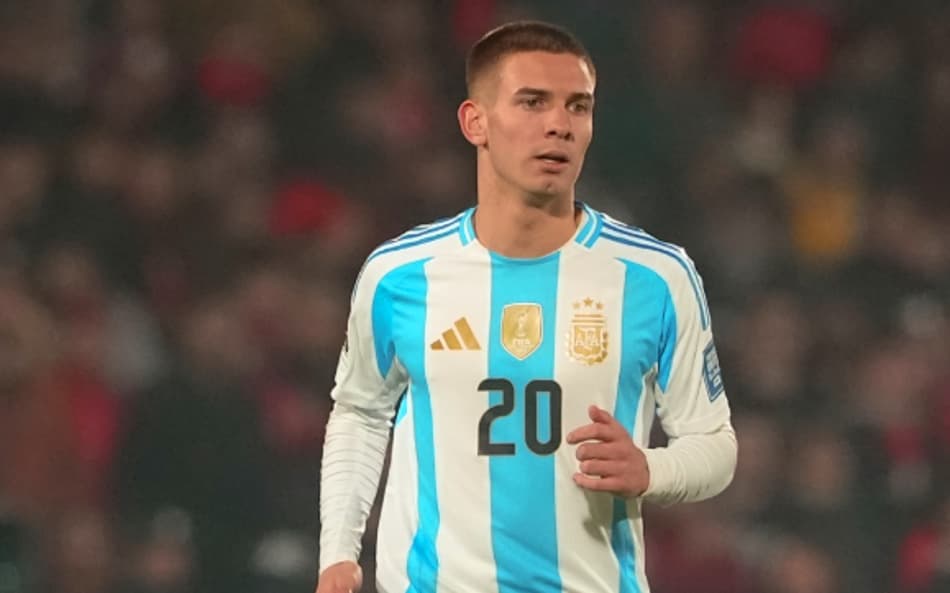 Franco Mastantuono, fechado com o Real Madrid, em sua estreia pela seleção da Argentina (Foto: Reprodução/Instagram)