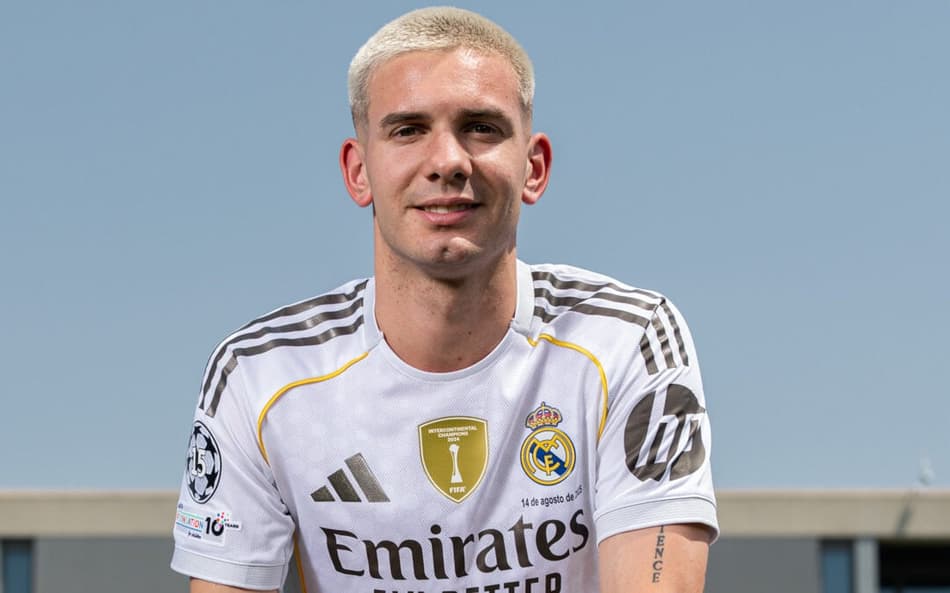 Franco Mastantuono em apresentação pelo Real Madrid (Foto: Divulgação/Real Madrid)