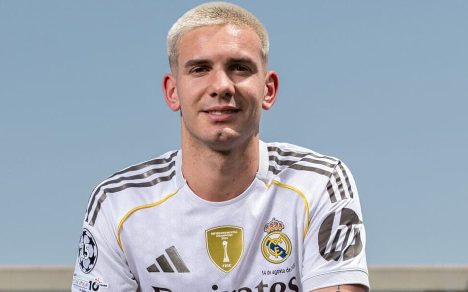 Franco Mastantuono em apresentação pelo Real Madrid (Foto: Divulgação/Real Madrid)
