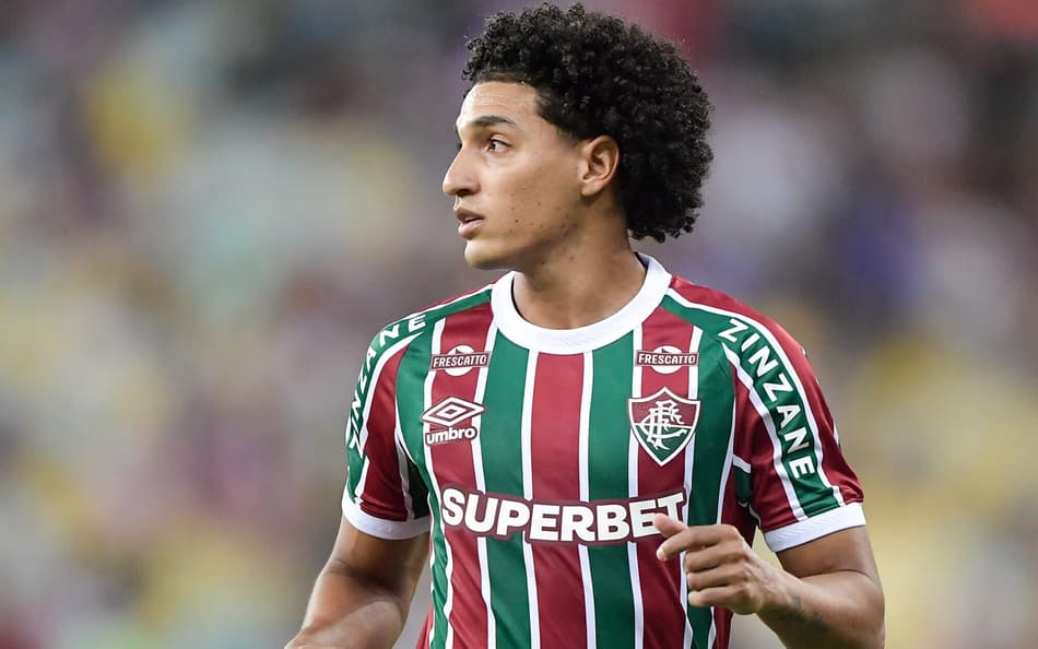 Fuentes deixou o departamento médico e está perto de voltar a jogar pelo Fluminense