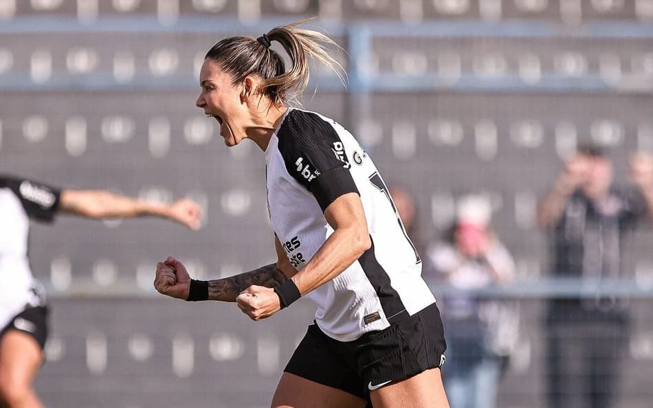 Gabi Zanotti comemora gol do Corinthians contra o Cruzeiro no Brasileirão feminino. (Foto: Rebeca Reis/ Staff Images Woman/ CBF)