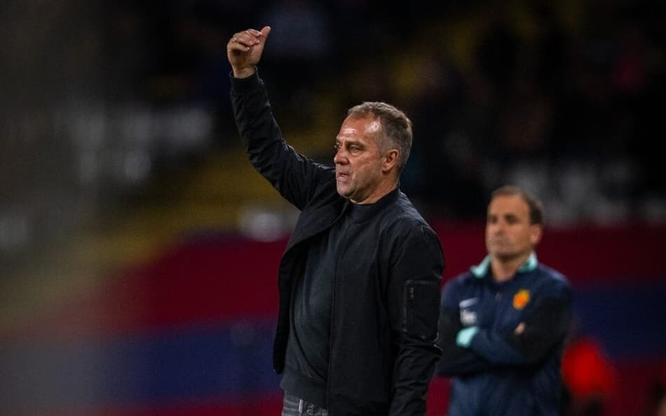 Hansi Flick durante partida do Barcelona
