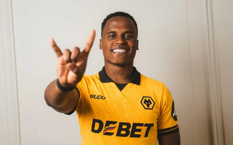 Jhon Arias Wolves