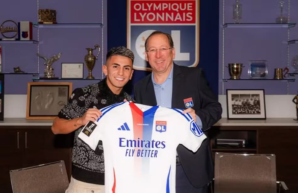 Thiago Almada apresentado Lyon