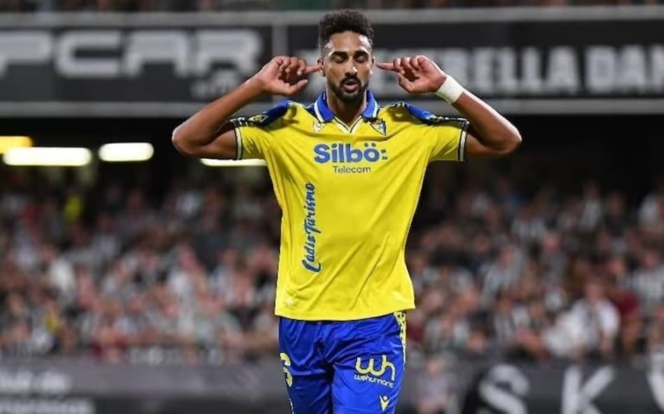 Chris Ramos, do Cádiz, entrou na mira do Botafogo (Foto: Divulgação/Cádiz)