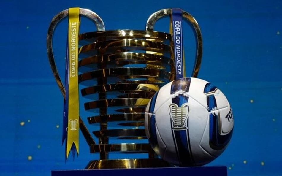 Troféu da Copa do Nordeste (Foto: Gilvan de Souza/Divulgação)