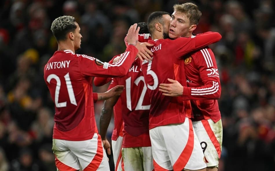 Hojlund comemora gol pelo Manchester United (Foto: Oli SCARFF / AFP)