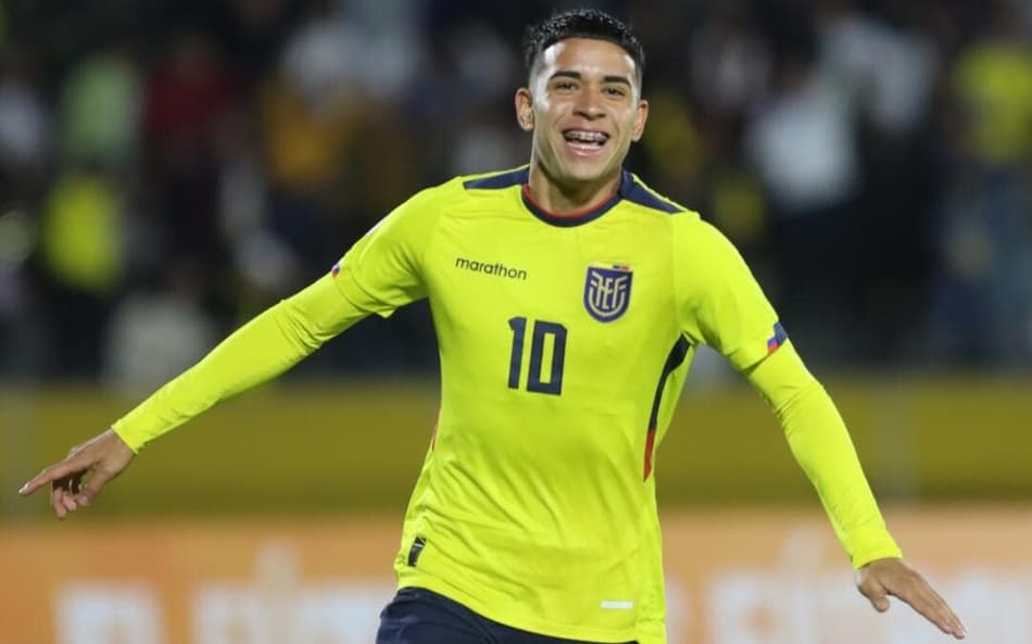Kendry Páez pelo Equador