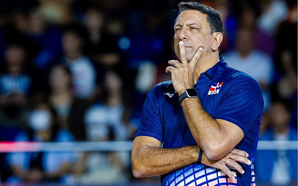 Treinador brasileiro enfrenta Seleção no Mundial de Vôlei