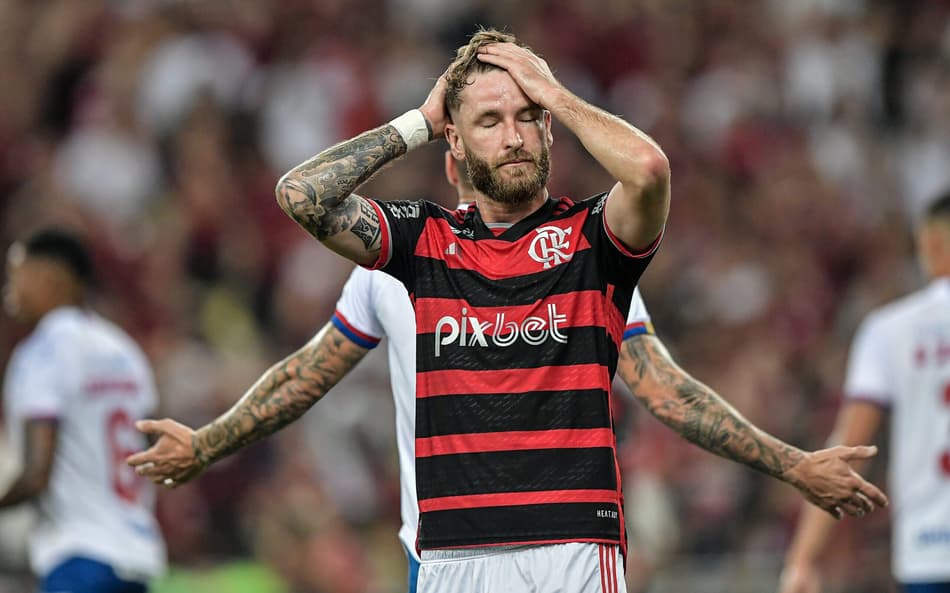 Léo Pereira, em ação pelo Flamengo durante partida contra o Bahia, no Maracanã, pelas quartas de final da Copa do Brasil 2024 (Foto: Thiago Ribeiro/AGIF)