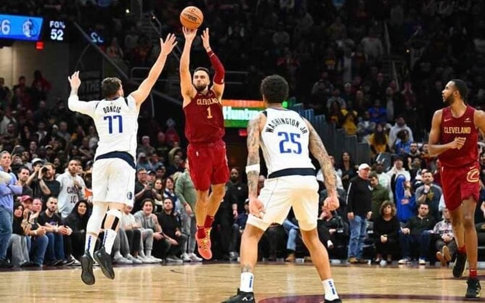 Max Strus em ação pelo Cleveland Cavaliers na NBA (Foto: AFP)
