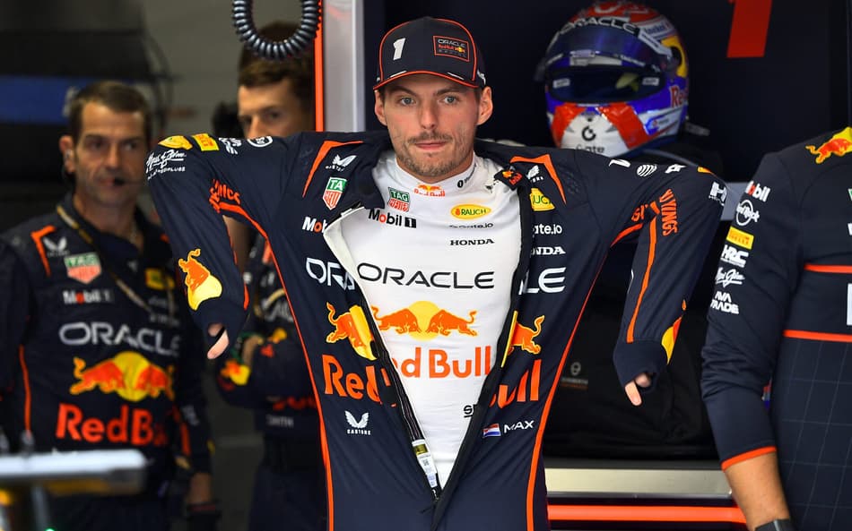 Max Verstappen, da Red Bull, durante o GP da Hungria pela F1 2025 (Foto: Ferenc ISZA / AFP)
