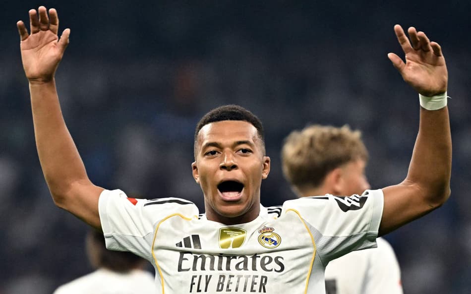 Mbappé comemora seu gol no jogo do Real Madrid contra o Osasuna