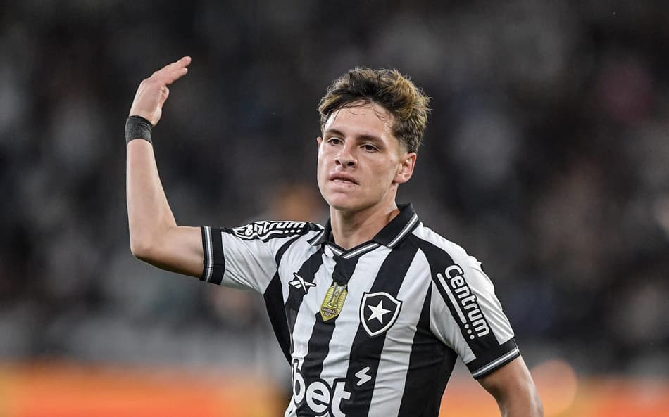 Álvaro Montoro é um dos destaques do Botafogo (Foto: Thiago Ribeiro/AGIF)