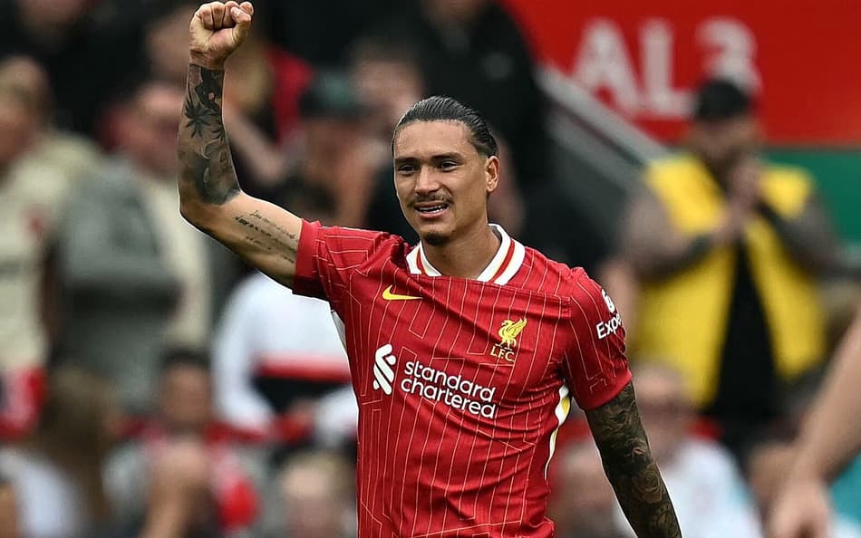 Darwin Núñez em ação pelo Liverpool (Foto: Paul ELLIS / AFP)