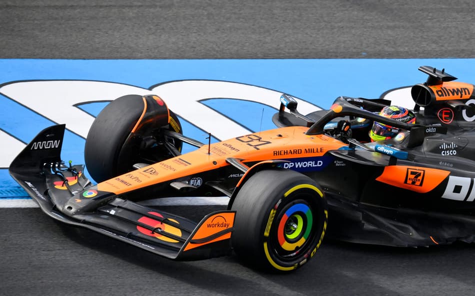 Oscar Piastri, da McLaren, em ação na classificação do GP da Holanda na F1 2025 (Foto: JOHN THYS / AFP)