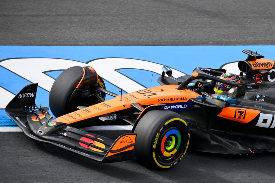Oscar Piastri, da McLaren, em ação na classificação do GP da Holanda na F1 2025 (Foto: JOHN THYS / AFP)