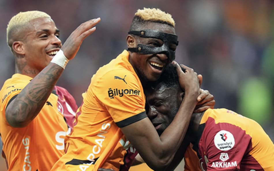 Osimhen comemorando gol pelo Galatasaray