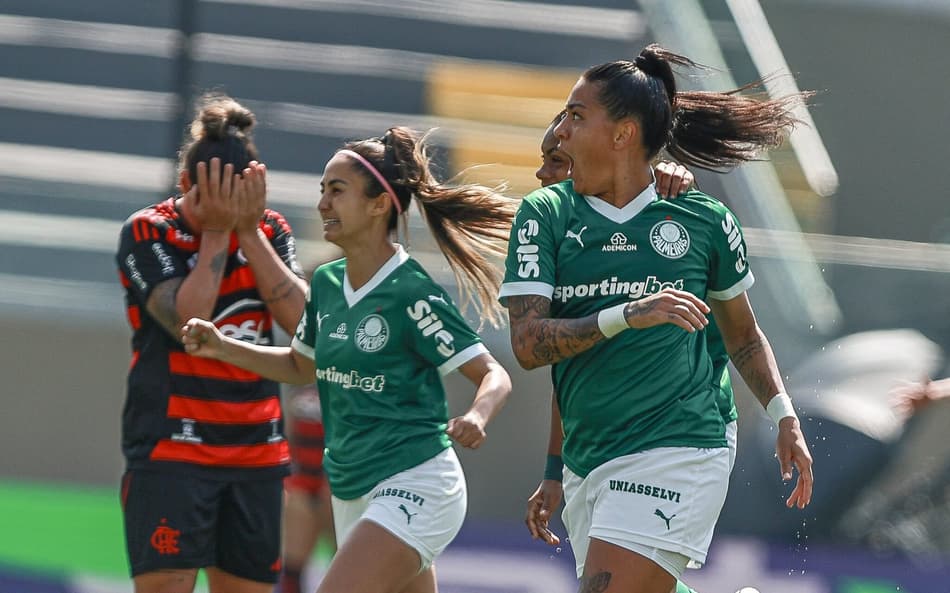 Brena comemora segundo gol do Palmeiras diante do Flamengo pelo Brasileirão Feminino. (Foto: Rebeca Reis/ Staff Images Woman/ CBF)