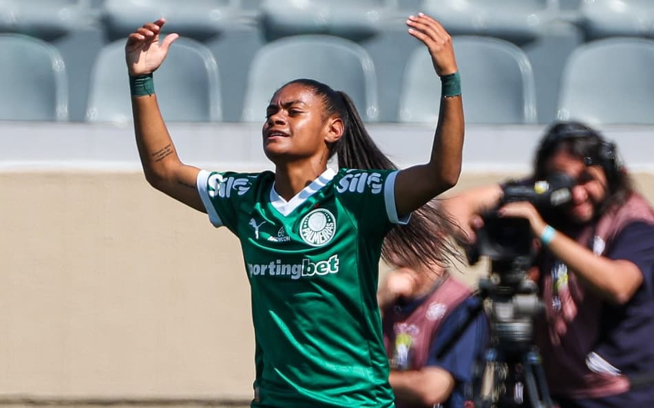 Tainá Maranhão comemora gol pelo Palmeiras contra o Flamengo. (Foto: Fabio Menotti/Palmeiras)