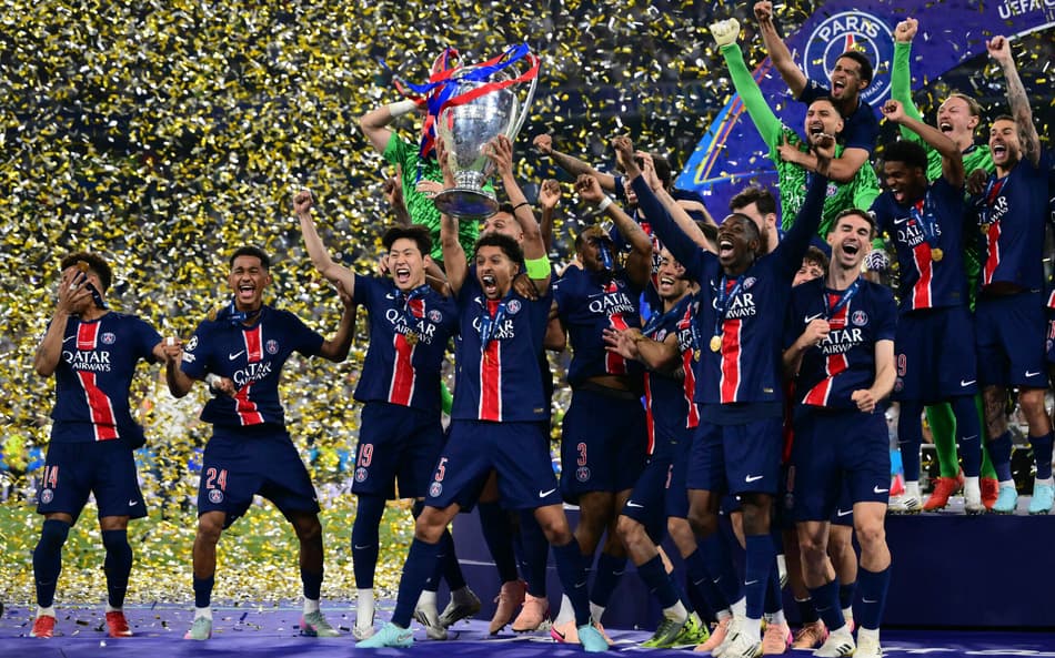 Jogadores do PSG comemoram título da Champions League