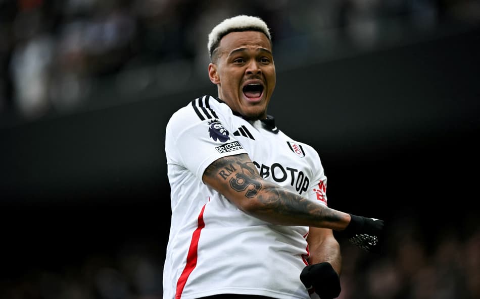 Rodrigo Muniz comemora gol pelo Fulham (Foto: Ben Stansall/AFP)