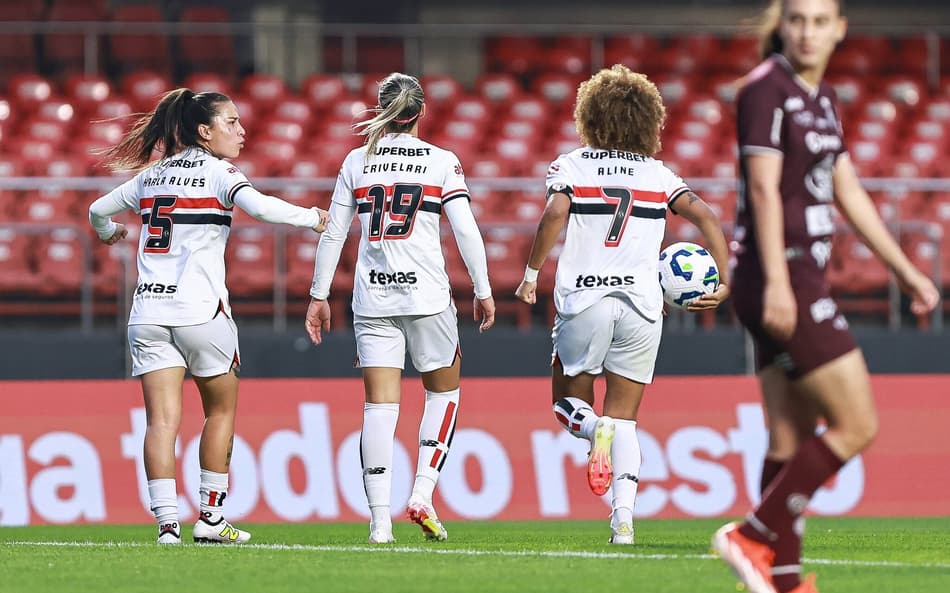 São Paulo comemora gol de empate no Morumbis, pelo Brasileirão Feminino. (Foto: Rebeca Reis/ Staff Images Woman/ CBF)