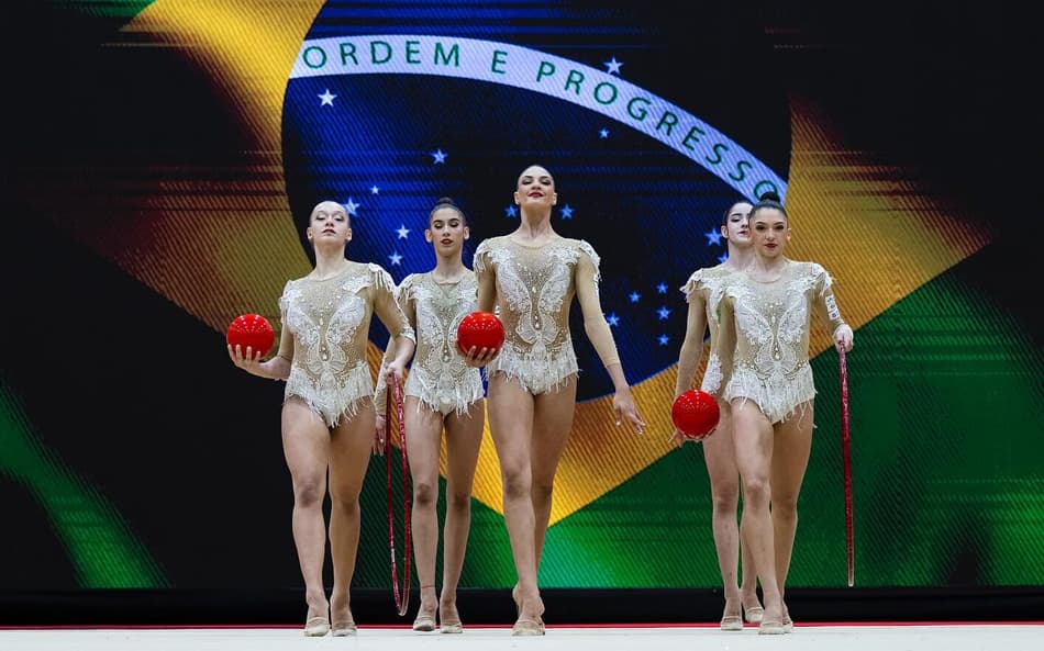 Brasil pronto para o Mundial de Ginástica Rítimica (Foto: Reprodução Instagram ju.kurunczi)