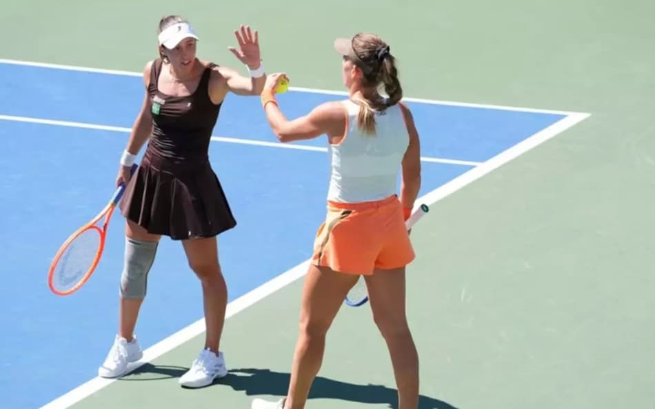 Luisa Stefani e Timea Babos vencem de virada e vão às oitavas do US Open