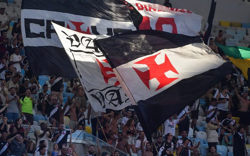 Torcida do Vasco na semifinal do Carioca 2025 contra o Flamengo no Maracanã