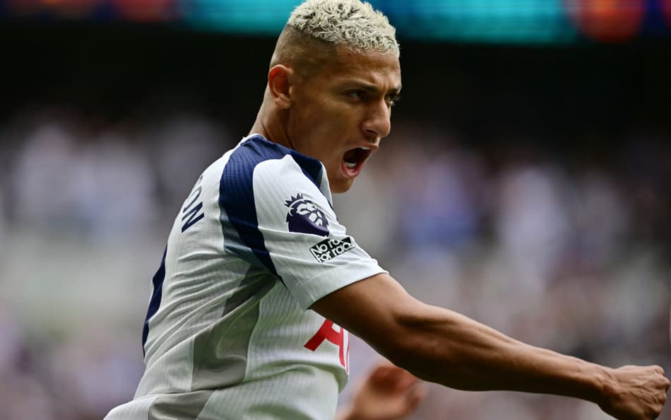 Técnico do Tottenham abre o jogo sobre saída de Richarlison