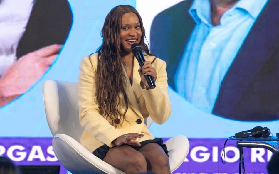 Rebeca Andrade anuncia que não compete mais no solo; entenda