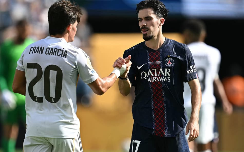 Vitinha cumprimenta Fran García após PSG x Real Madrid