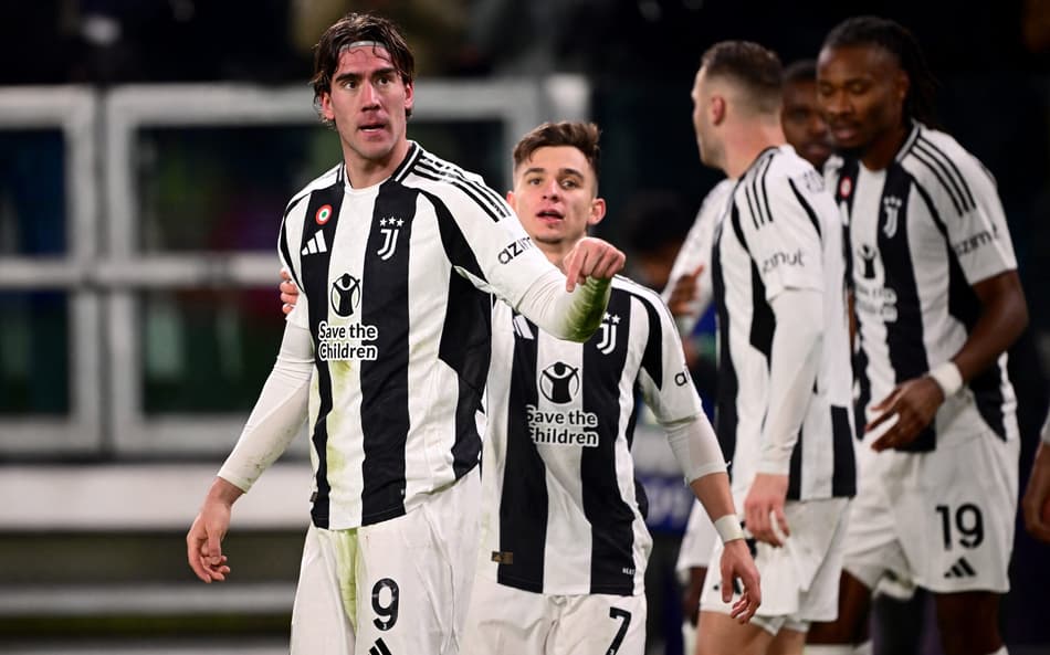 Vlahovic comemora gol após falha de Ederson (Foto: Marco Bertorello/AFP)