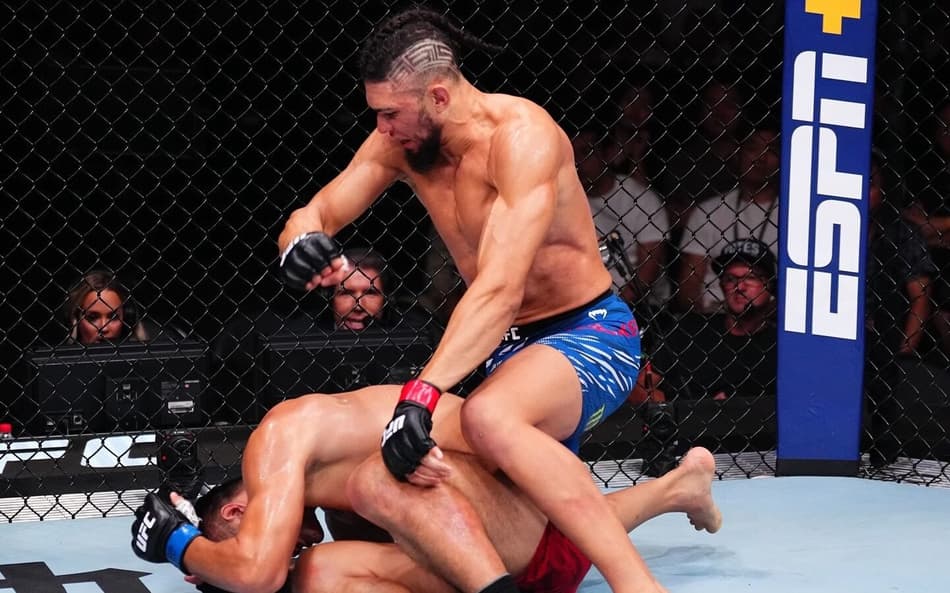Walker ganhou bônus no UFC Xangai (Foto: Reprodução Instagram UFC Español)