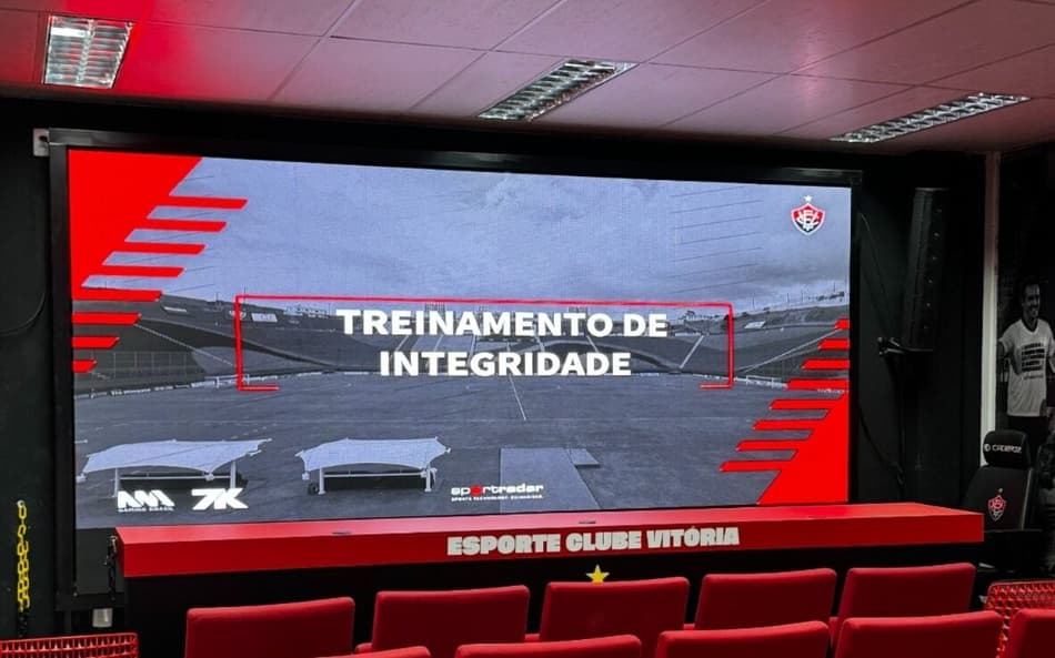 Sala utilizada no treinamento de atletas e comissão técnica do Vitória (Foto: Victor Ferreira / EC Vitória)