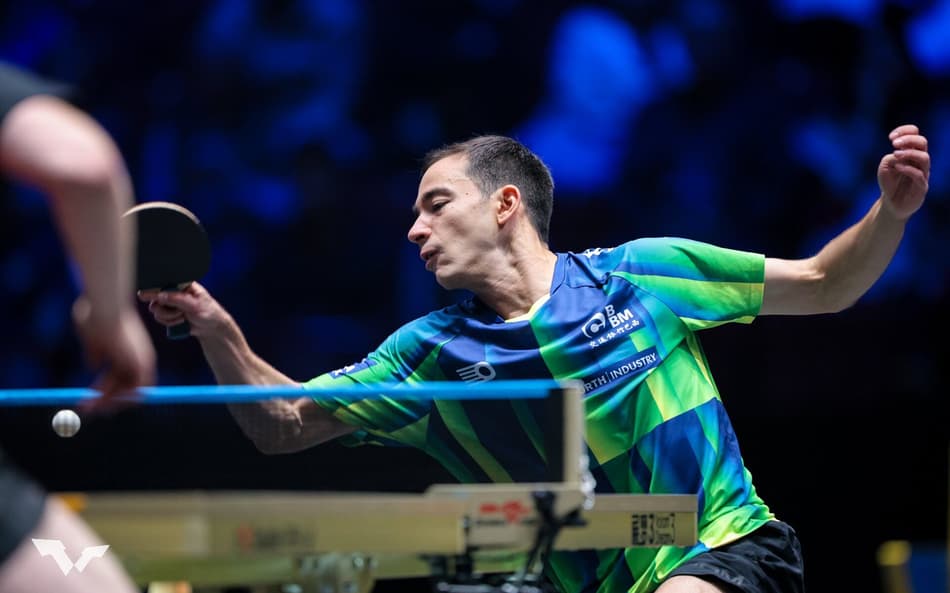 Hugo Calderano na derrota para o alemão Benedikt Duda na Suécia (Foto:WTT/Divulgação)
