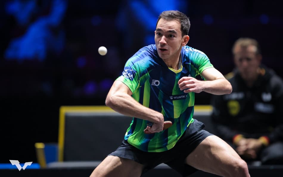 Hugo Calderano na derrota para o alemão Benedikt Duda na Suécia (Foto:WTT/Divulgação)