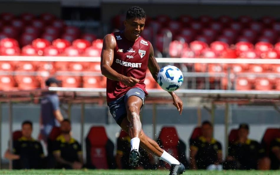 Luiz Gustavo retornou de lesão e atuou em amistoso do São Paulo