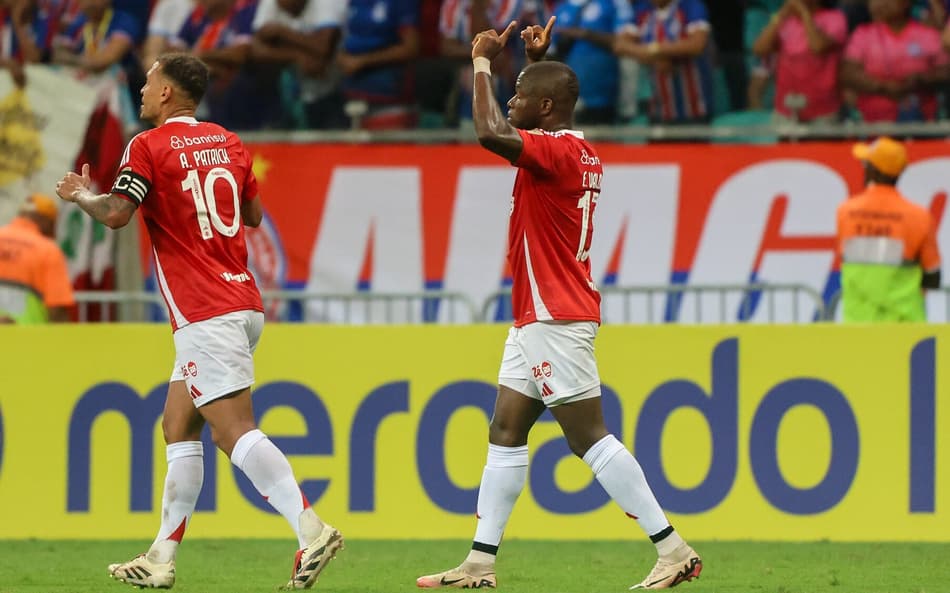 Bahia x Internacional - Valencia e Alan Patrick. Foto: Ricardo Duarte/SC Internacional