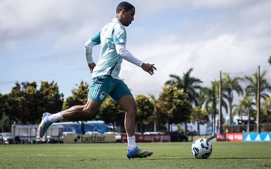Volante Christian do Cruzeiro, em treino na Toca da Raposa (Foto: Gustavo Aleixo/Cruzeiro)