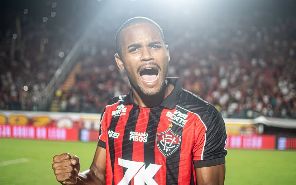 O lateral Paulo Roberto estreou pelo profissional contra o Atlético-MG (Foto: Victor Ferreira / EC Vitória)
