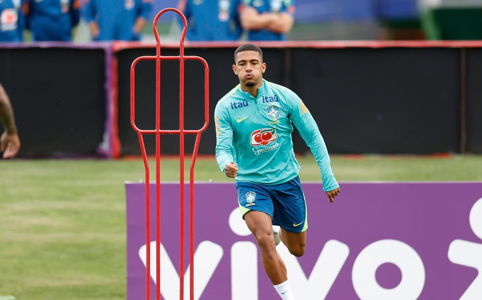 Samuel Lino, do Flamengo, em treino pela Seleção Brasileira (Foto: Rafael Ribeiro/CBF)