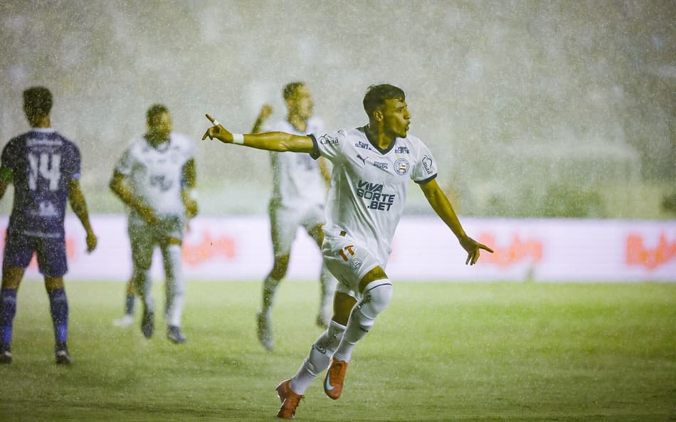 Lucho comemora seu gol contra o Confiança (Foto: Letícia Martins / EC Bahia)