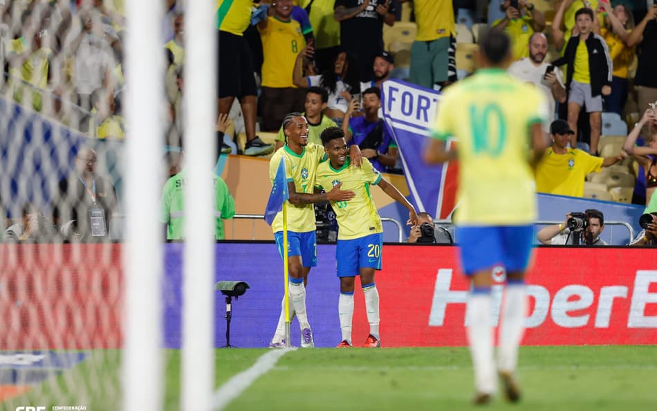 Jogadores da Seleção comemoram gol contra o Chile. Foto: Rafael Ribeiro/CBF