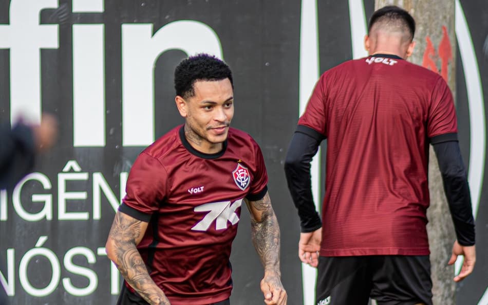 Matheuzinho treina na Toca do Leão (Foto: Victor Ferreira / EC Vitória)