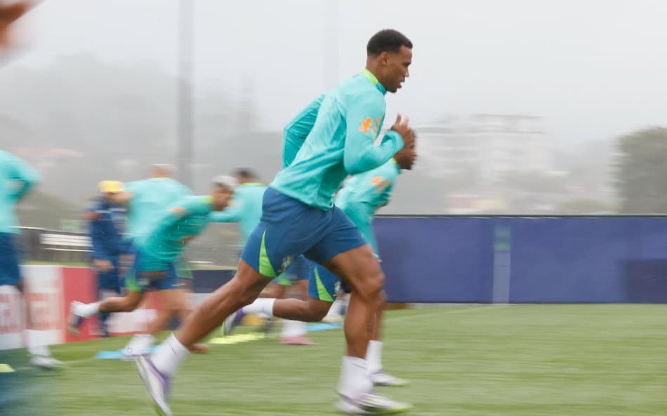 Gabriel Magalhães em treino da Seleção (Foto: Rafael Ribeiro/CBF)